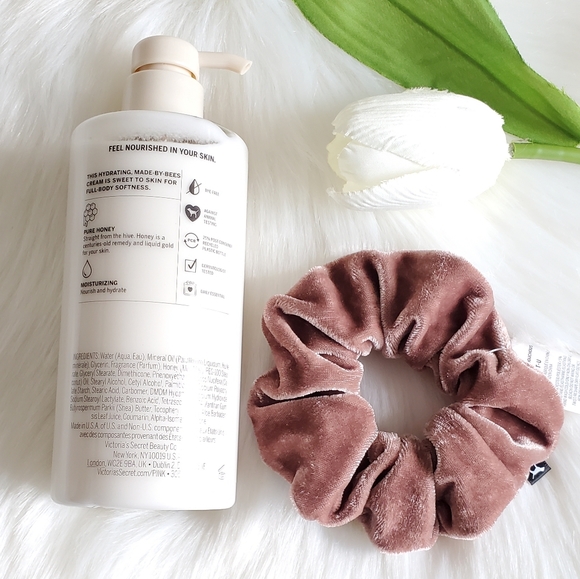 ↔️PINK VS Honey Lotion + PINK VS Velvet Scrunchie - Picture 2 of 5